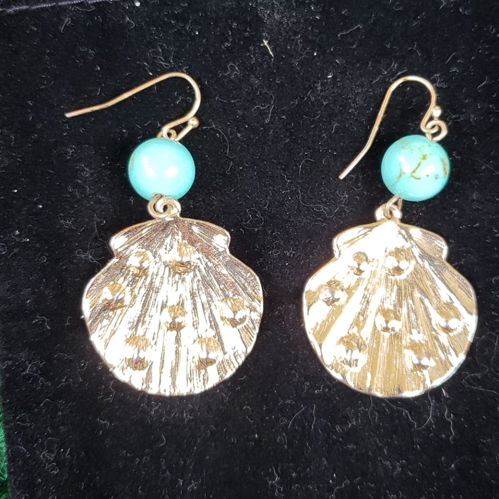 Gorgeous Earring - Picture 4 of 7